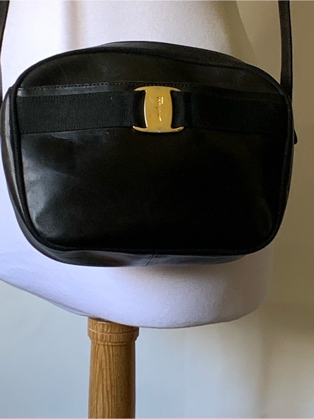 Vintage Y2K Salvatore Ferragamo Vara Bow Black Leather Crossbody/Shoulder Bag